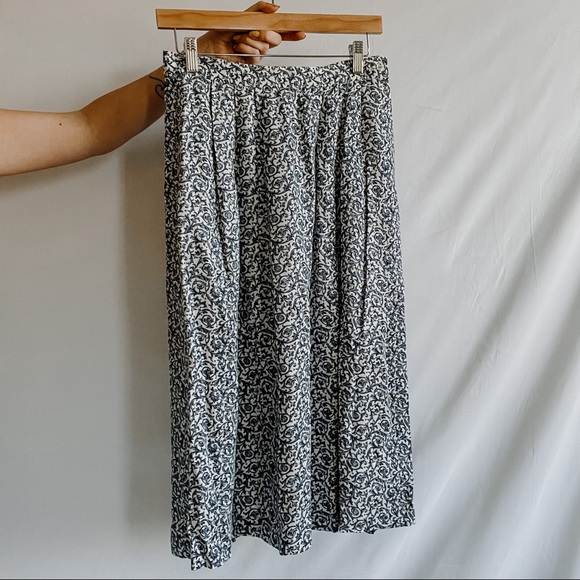 DAVID BROOKS | Vintage Blue & White Floral Pleated Midi Skirt Sz 8 - Picture 1 of 6